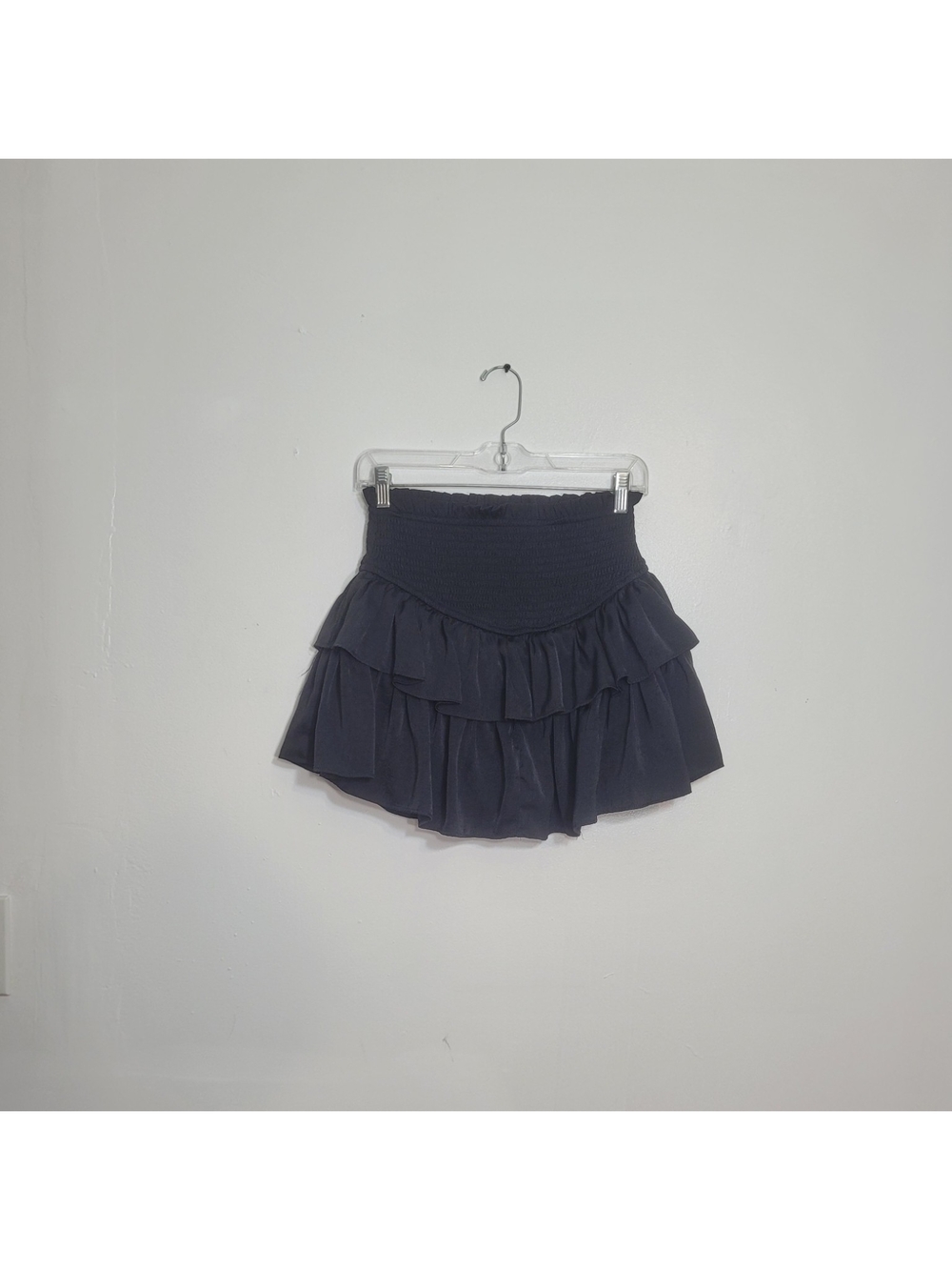 Ivy & Leo Black Ruffle Tiered Smocked Waist Mini Skirt Size Small